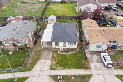 Tiny photo for 166 Mace Road, Medford, OR 97501 (MLS # 220212960)