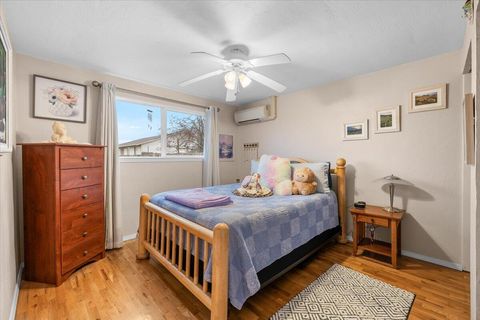 Tiny photo for 166 Mace Road, Medford, OR 97501 (MLS # 220212960)