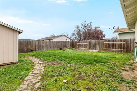 Tiny photo for 166 Mace Road, Medford, OR 97501 (MLS # 220212960)