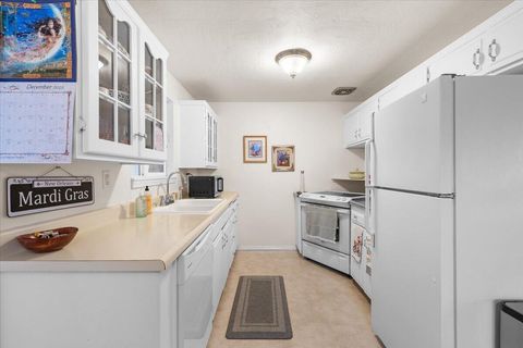 Tiny photo for 166 Mace Road, Medford, OR 97501 (MLS # 220212960)