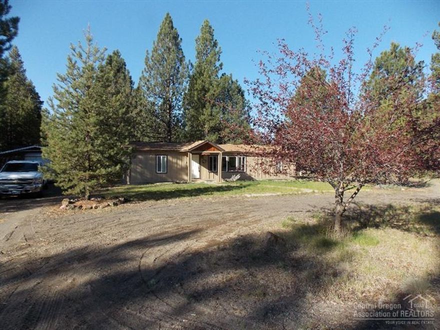 Great family or investment home on a corner lot on an acre. Home features 3 bed, 2 bath, and 1248 Sq. ft. open bright floor plan with master bedroom separation. Vaulted ceilings, new interior paint throughout. Double carport and 2 additional storage sheds. Concrete septic. Located in desirable Newberry Estates.