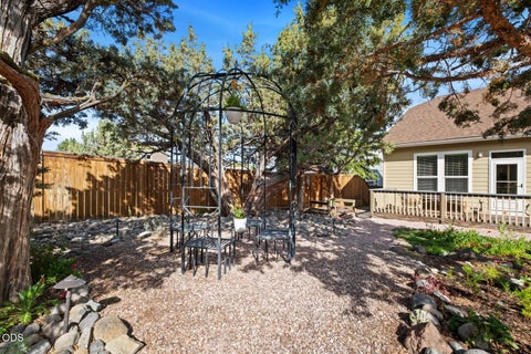 Tiny photo for 4022 SW Majestic Avenue, Redmond, OR 97756 (MLS # 220223968)