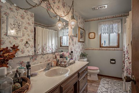 Tiny photo for 4035 Rock Way, Central Point, OR 97502 (MLS # 220211617)