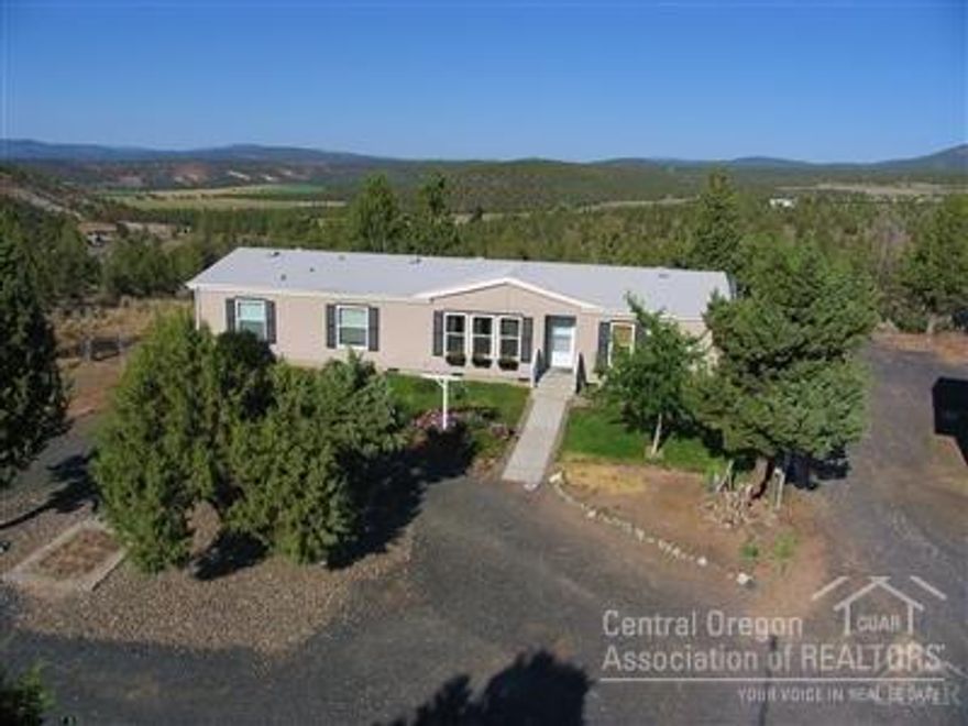 Quality Palm Harbor home, hill top location with panoramic view of surrounding terrain and lots of privacy. Open FLR plan with living RM family RM and split bedroom. Certified wood stove for our Central Oregon winters. Central kitchen with sky light for lots of natural light. Separate master suite with walk-in closet, double sink bathroom with soaking tub and step-in shower. 36x24 shop with 220 power and lots of storage, plenty of room for all the toys. All this on 2.03 acres and just minutes to town.