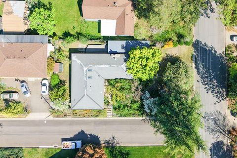 Tiny photo for 945 Hillview Drive, Ashland, OR 97520 (MLS # 220219499)