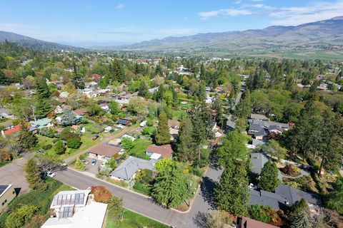 Tiny photo for 945 Hillview Drive, Ashland, OR 97520 (MLS # 220219499)