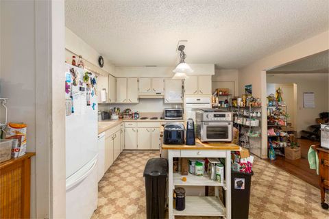 Tiny photo for 251 Surrey Drive, Grants Pass, OR 97526 (MLS # 220212927)