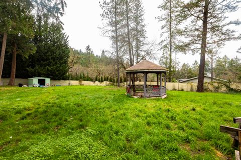Tiny photo for 251 Surrey Drive, Grants Pass, OR 97526 (MLS # 220212927)
