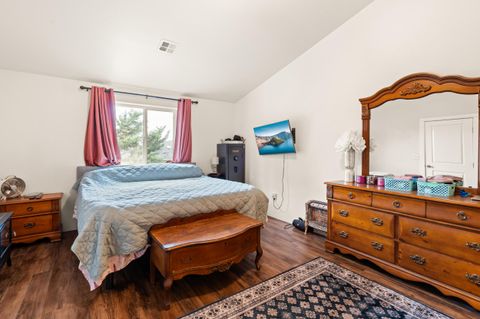 Tiny photo for 545 N Heights Drive, Eagle Point, OR 97524 (MLS # 220212929)