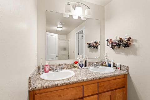 Tiny photo for 545 N Heights Drive, Eagle Point, OR 97524 (MLS # 220212929)