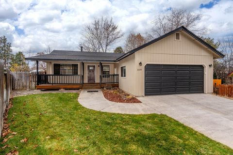 Photo of 21229 Nicole Court, Bend, OR 97701 (MLS # 220212234)