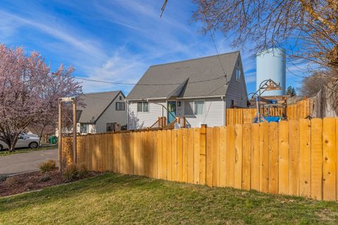 Tiny photo for 2030 Sargent Avenue, Klamath Falls, OR 97601 (MLS # 220217697)