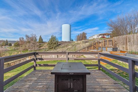 Tiny photo for 2030 Sargent Avenue, Klamath Falls, OR 97601 (MLS # 220217697)