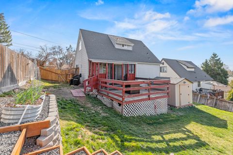 Tiny photo for 2030 Sargent Avenue, Klamath Falls, OR 97601 (MLS # 220217697)