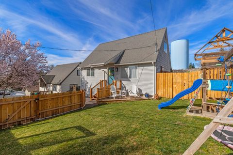 Tiny photo for 2030 Sargent Avenue, Klamath Falls, OR 97601 (MLS # 220217697)