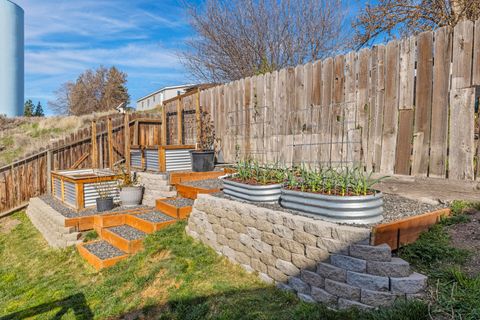 Tiny photo for 2030 Sargent Avenue, Klamath Falls, OR 97601 (MLS # 220217697)