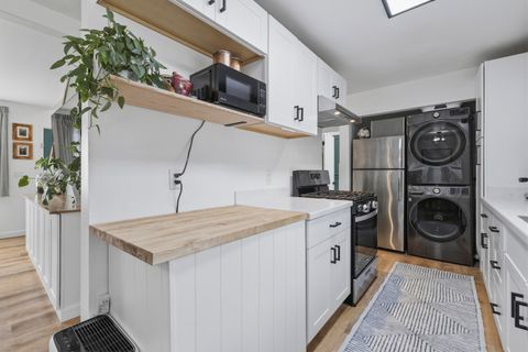 Tiny photo for 2030 Sargent Avenue, Klamath Falls, OR 97601 (MLS # 220217697)