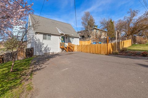 Tiny photo for 2030 Sargent Avenue, Klamath Falls, OR 97601 (MLS # 220217697)