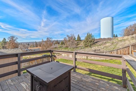 Tiny photo for 2030 Sargent Avenue, Klamath Falls, OR 97601 (MLS # 220217697)