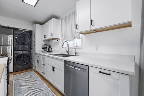 Tiny photo for 2030 Sargent Avenue, Klamath Falls, OR 97601 (MLS # 220217697)