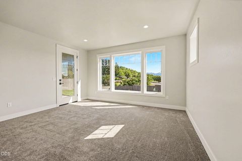 Tiny photo for 5615 Autumn Park Drive, Medford, OR 97504 (MLS # 220222723)