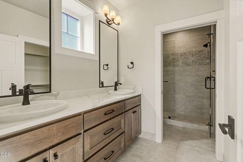 Tiny photo for 5615 Autumn Park Drive, Medford, OR 97504 (MLS # 220222723)