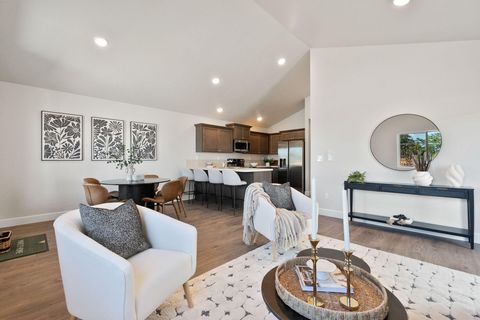 Tiny photo for 4059 SW Obsidian Place #149, Redmond, OR 97756 (MLS # 220213679)