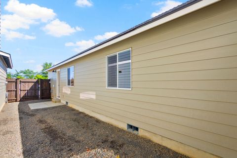 Tiny photo for 4059 SW Obsidian Place #149, Redmond, OR 97756 (MLS # 220213679)