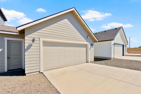Tiny photo for 4059 SW Obsidian Place #149, Redmond, OR 97756 (MLS # 220213679)