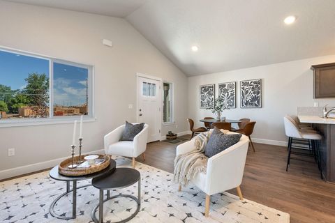 Tiny photo for 4059 SW Obsidian Place #149, Redmond, OR 97756 (MLS # 220213679)