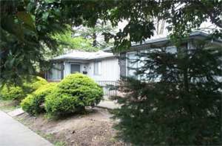 Fourplex is 2 duplexes on same lot. Single level units in good condition. Close to City Center. Seller to participate in 1031 exchange. Closing contingent on Seller finding acceptable replacement.