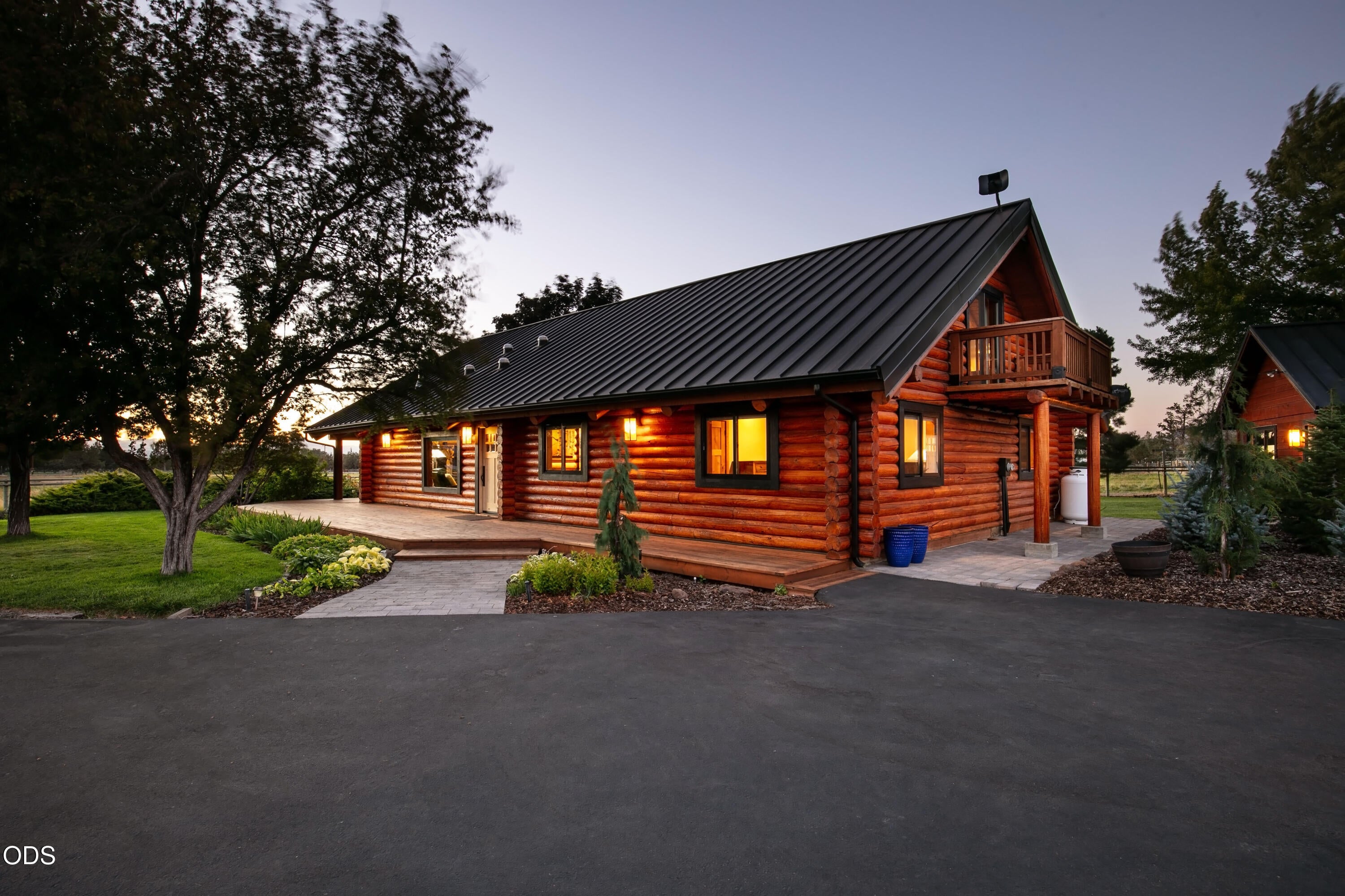 345 NE Knickerbocker Lane