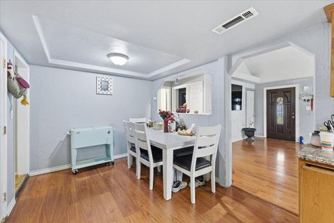 Tiny photo for 1129 Pinecroft Avenue, Medford, OR 97501 (MLS # 220215601)