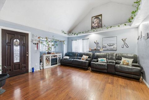 Tiny photo for 1129 Pinecroft Avenue, Medford, OR 97501 (MLS # 220215601)