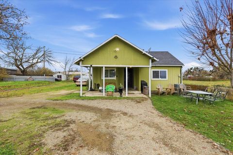 Tiny photo for 1129 Pinecroft Avenue, Medford, OR 97501 (MLS # 220215601)