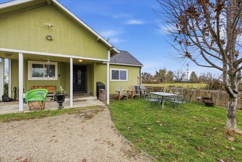 Tiny photo for 1129 Pinecroft Avenue, Medford, OR 97501 (MLS # 220215601)