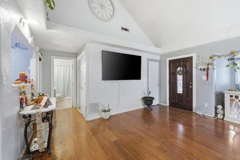 Tiny photo for 1129 Pinecroft Avenue, Medford, OR 97501 (MLS # 220215601)