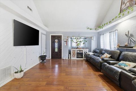 Tiny photo for 1129 Pinecroft Avenue, Medford, OR 97501 (MLS # 220215601)