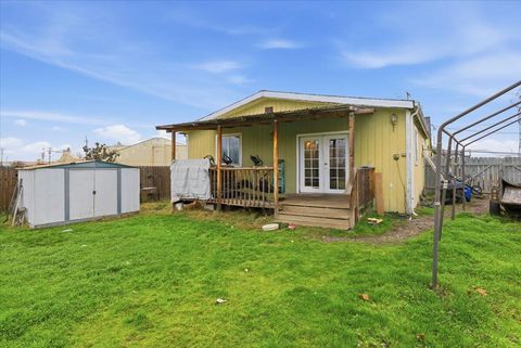 Tiny photo for 1129 Pinecroft Avenue, Medford, OR 97501 (MLS # 220215601)