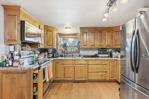 Tiny photo for 1129 Pinecroft Avenue, Medford, OR 97501 (MLS # 220215601)