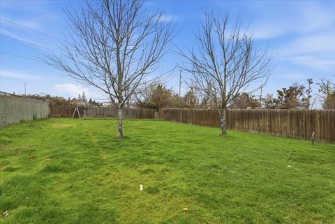 Tiny photo for 1129 Pinecroft Avenue, Medford, OR 97501 (MLS # 220215601)