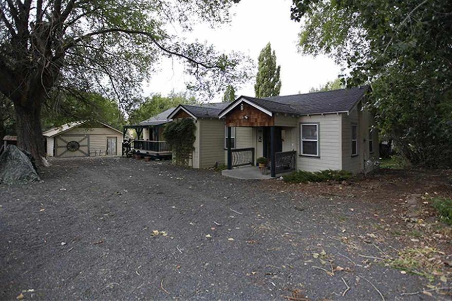 This Home Is Turnkey. It Has Three Bedrooms And Two Baths With Beautiful Kitchen Tile And Newer Appliances. An Eat In Galley Kitchen Makes For Perfect Family Dinners. Newer Efficient Windows Makes For Lower Utility Bills. This Home Sits On A Very Large Lot With Plenty Of Room For Animals. Nice School District And A Great Price! Easy To Show. Home Is Irrigated By Enterprise Irrigation.