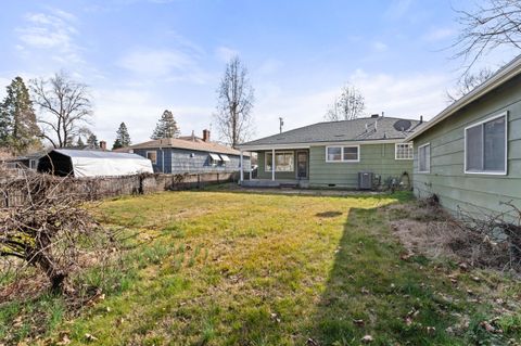 Tiny photo for 1124 Mt Pitt Avenue, Medford, OR 97501 (MLS # 220215212)