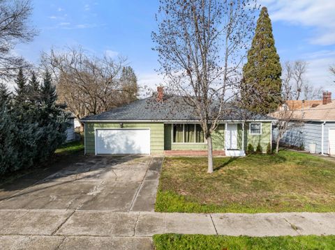 Tiny photo for 1124 Mt Pitt Avenue, Medford, OR 97501 (MLS # 220215212)