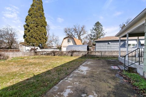 Tiny photo for 1124 Mt Pitt Avenue, Medford, OR 97501 (MLS # 220215212)
