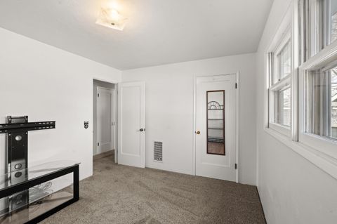 Tiny photo for 1124 Mt Pitt Avenue, Medford, OR 97501 (MLS # 220215212)