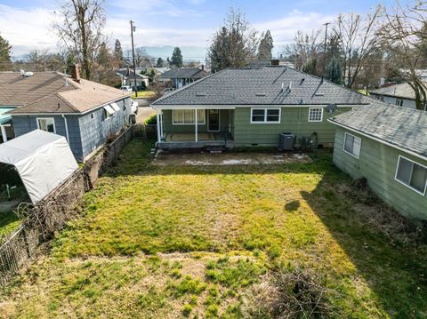 Tiny photo for 1124 Mt Pitt Avenue, Medford, OR 97501 (MLS # 220215212)