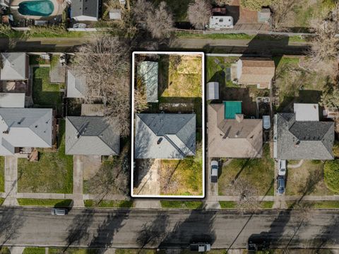 Tiny photo for 1124 Mt Pitt Avenue, Medford, OR 97501 (MLS # 220215212)