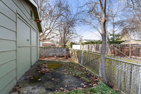 Tiny photo for 1124 Mt Pitt Avenue, Medford, OR 97501 (MLS # 220215212)