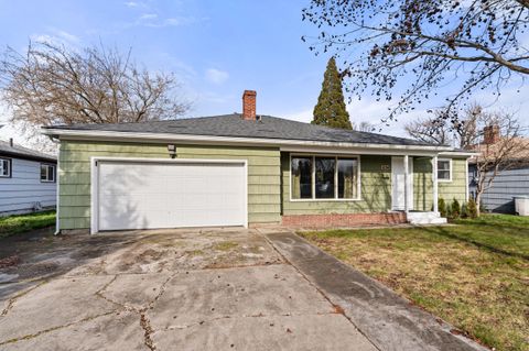 Tiny photo for 1124 Mt Pitt Avenue, Medford, OR 97501 (MLS # 220215212)